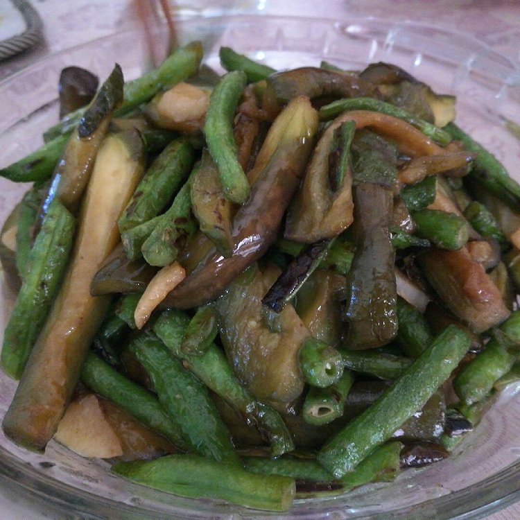 饭店风味豆角烧茄子烹饪指南，家常美食制作教程