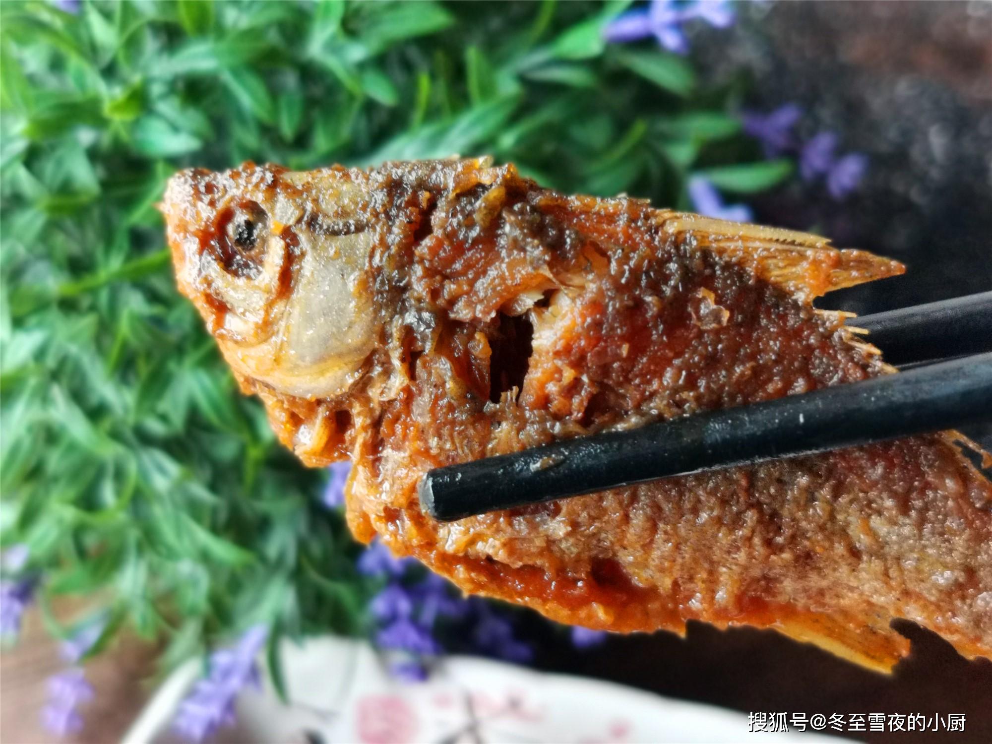 香酥鲫鱼烹饪指南，美味佳肴的制作流程